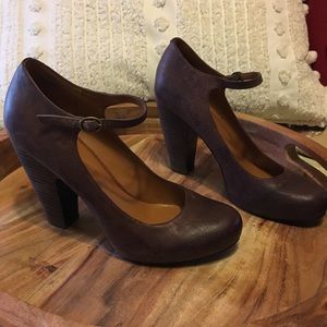 Brown leather Nine West chunky heels 9B